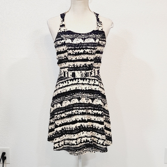 JESSICA Simpson Tribal Cut Out Dress Size 1/2 - Picture 1 of 15